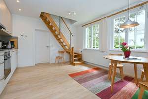 Renovierte und modern möblierte Maisonettewohnung in toller Lage in Stuttgart Möhringen