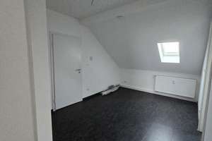 WG-geeignete helle 3-Zimmer-Dachgeschoss-Wohnung, Einbauküche – Augustastraße 41-43, 47198 Alt-Homberg, Duisburg – Vorschaubild 6
