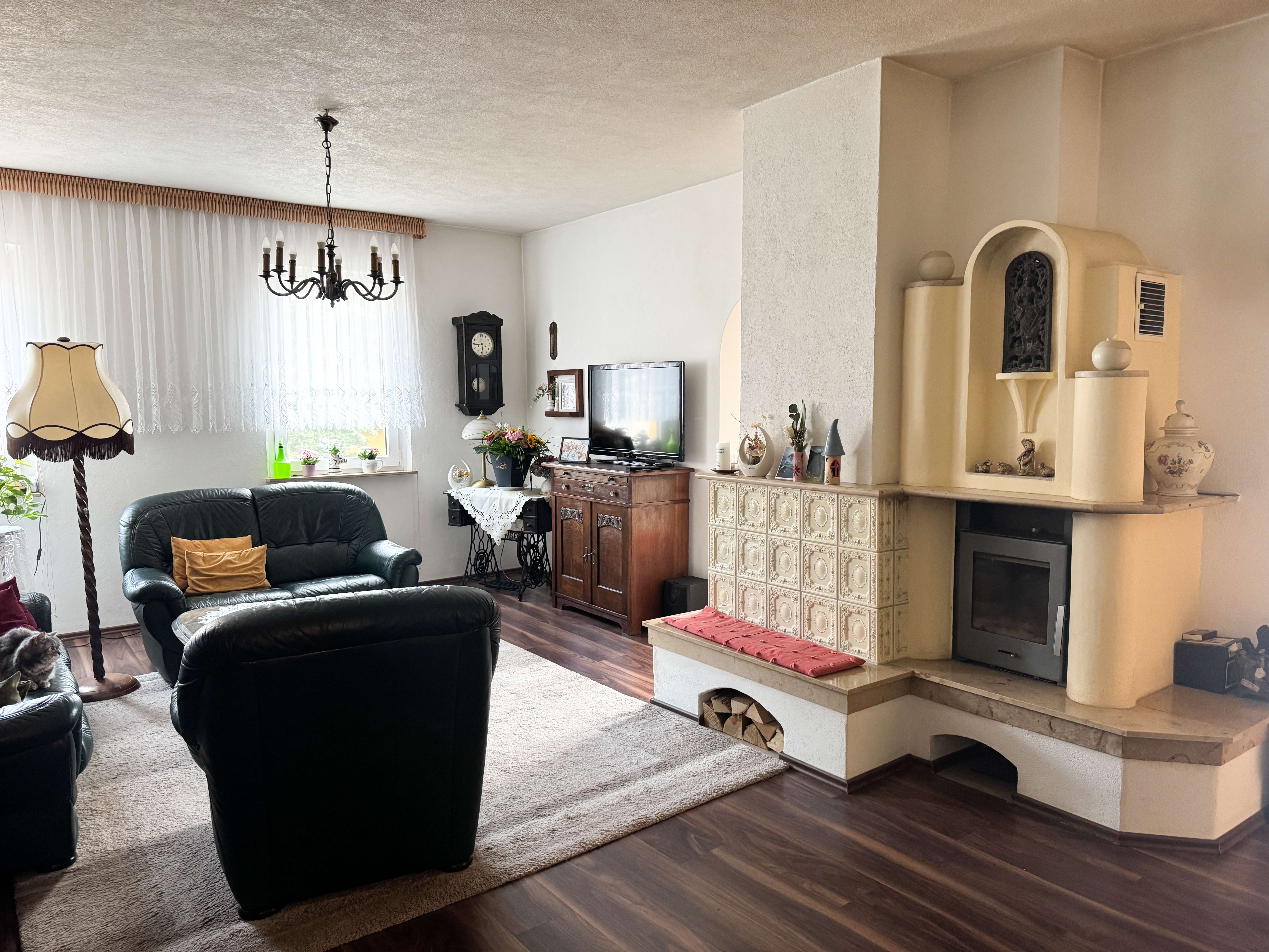 Charmantes Dreiparteienhaus mit großem Grundstück und Entwicklungspotenzial, Zwickau Kreis – Bild 3