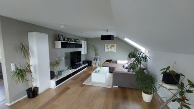 Helle 3,5-Zimmer-Dachgeschosswohnung mit Balkon und Alpenblick in Elchingen