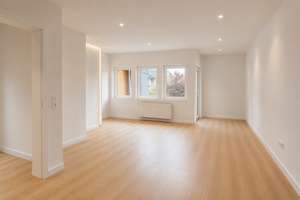 Reihenhaus 157 m²/ Wohnfläche, in Frankfurt-Niederrad mit Garten, Terrasse, Balkon, Loggia, Kamin – 60528 Niederrad, Frankfurt am Main – Vorschaubild 24