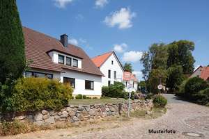 Einfamilienhaus mit Garage in ländlicher Wohnlage