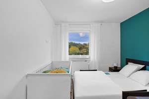Reihenhaus mit schönem Garten und großem Wintergarten in grüner Lage von Hamburg-Rahlstedt. – Die vollständige Adresse der Immobilie erhältst du vom Anbieter., 22149 Rahlstedt, Hamburg – Vorschaubild 12