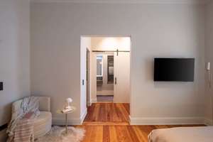 Hanseatische Eleganz neu interpretiert: kernsanierter Altbau mit wunderschönem Interiordesign – Schrötteringksweg  9, 22085 Uhlenhorst, Hamburg – Vorschaubild 18