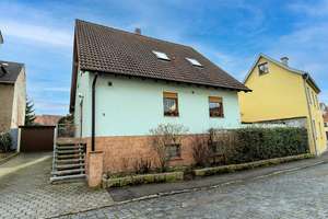 Familienglück beginnt hier – viel Platz, großzügiger Garten und flexible Wohnideen ! – Die vollständige Adresse der Immobilie erhältst du vom Anbieter., 6618 Naumburg (Saale) – Vorschaubild 2