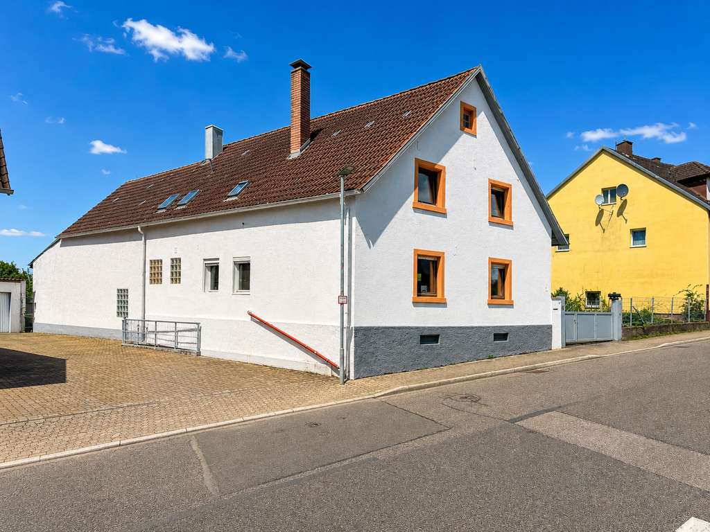 Immobilie in Malsch - Anwesen mit Potenzial für Wohnen und Arbeiten sowie viel Platz für Handwerk & Gewerbe! - Bild 1