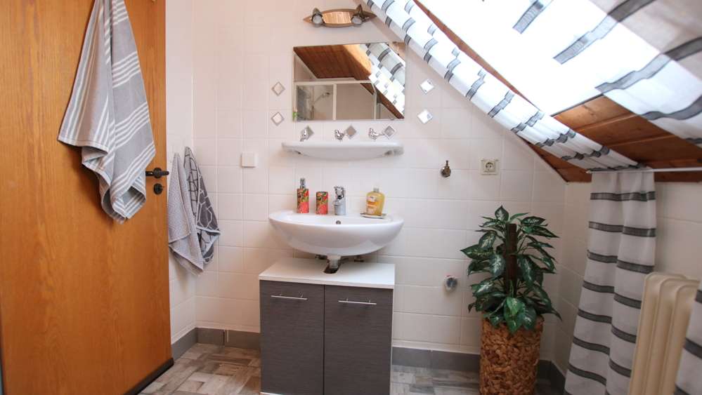 Immobilie in Edewecht - Ein-/Zweifamilienhaus mit großzü. Garten, Garage sowie abtrennbarem Bauplatz in Edewecht-Osterscheps - Bild 7