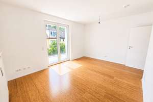 Helle, renovierte 3-Zimmer-Wohnung mit Balkon und Einbauküche in München