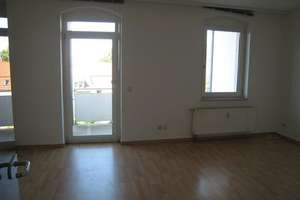 Große 2-Zimmer mit Laminat, Wannenbad, Stellplatz und Balkon in ruhiger Lage! EBK mgl. – Glösaer Straße 19, 9131 Ebersdorf, Chemnitz – Vorschaubild 2