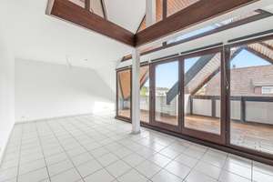 Charmante Galerie-Wohnung auf zwei Ebenen – Offenes Raumkonzept in ruhiger Lage – Die vollständige Adresse der Immobilie erhältst du vom Anbieter., 70439 Stammheim-Mitte, Stuttgart – Vorschaubild 5