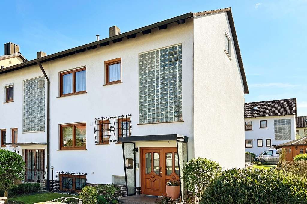 Immobilie in Bad Staffelstein - Charmantes, ruhig gelegenes und familienfreundliches Reihenendhaus mit idyllischem Garten und Garage - Bild 2