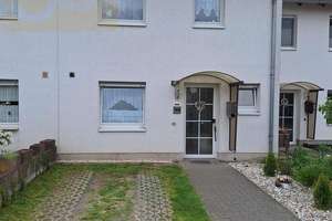 Familienfreundliches Reihenmittelhaus in ruhiger Lage – mit Carport – Die vollständige Adresse der Immobilie erhältst du vom Anbieter., 39646 Oebisfelde – Vorschaubild 2