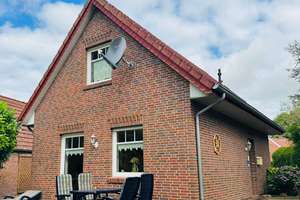 Schmuckes Einfamilienhaus mit Gartenidyll in ruhiger Lage – Die vollständige Adresse der Immobilie erhältst du vom Anbieter., 26736 Krummhörn – Vorschaubild 1