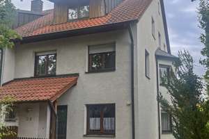 Großzügige Doppelhaushälfte mit Garten und Garage in Lappersdorf