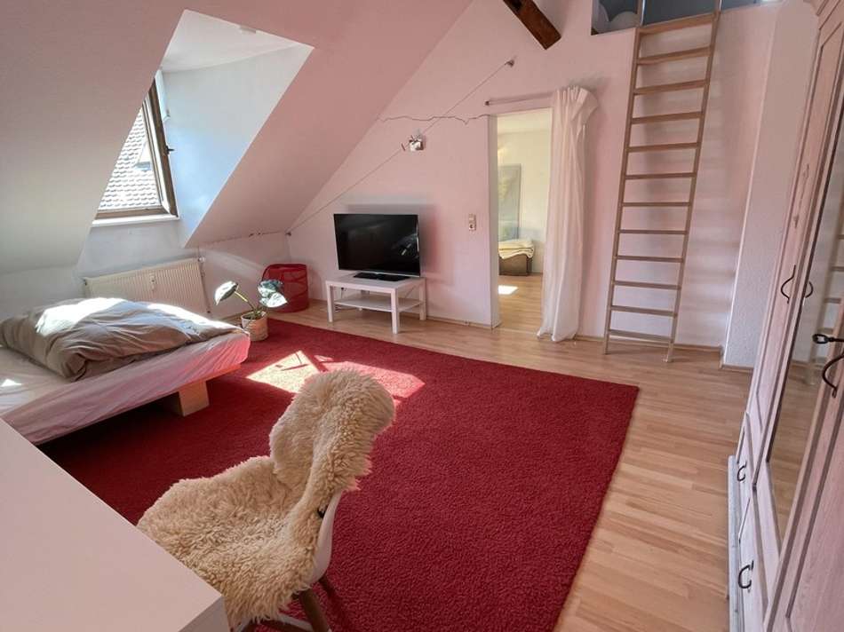 KINDERZIMMER MIT EMPORE