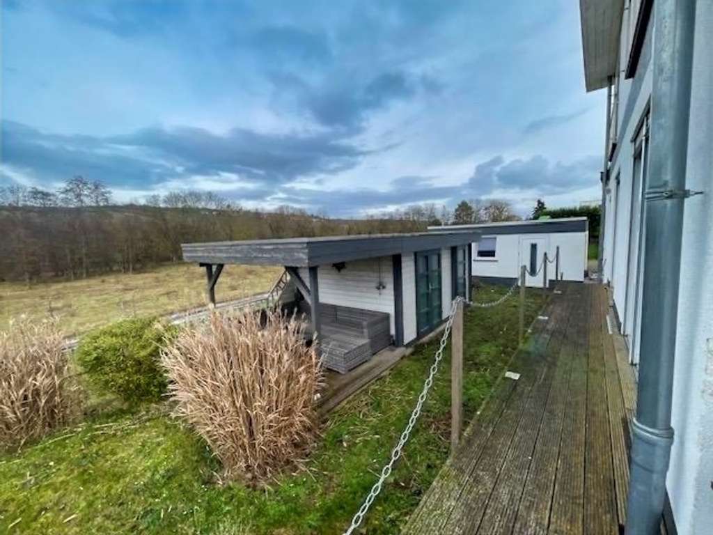 Immobilie in Zellertal -  Moderne Stadtvilla mit Garten, Dachterrasse & separatem Büro
 - Bild 3