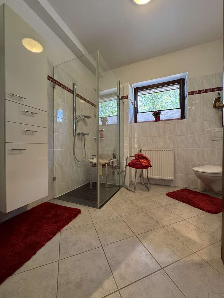 Immobilie in Ammersbek - Einfamilienhaus mit Einliegerwohnung in unmittelbarer Waldnähe... - Bild 2