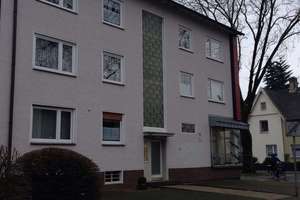 Helle Erdgeschosswohnung mit Balkon