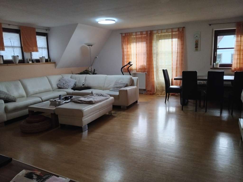 Immobilie in Mittelbiberach - Charmante und großzügige 5 Zi-Wohnung mit EBK, 2 Balkone und Tiefgaragenstellplatz zu verkaufen! - Bild 1