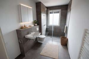 Modernes Wohnen im Penthouse - 3 Zimmer mit Tageslichtbad und Loggia – Hildegard-Knef-Straße 99, 40549 Heerdt, Düsseldorf – Vorschaubild 5
