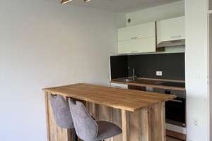 Teilmöbliertes 1-Zimmer-Apartment mit Balkon - U-Bahn-Nähe