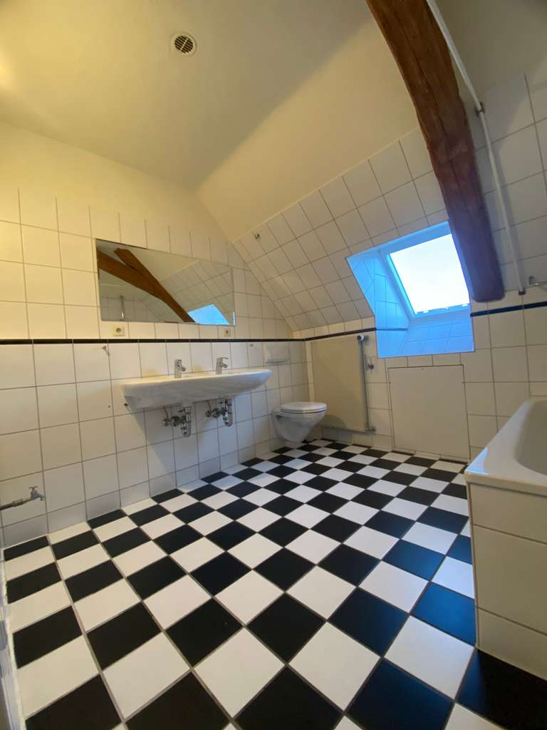 Immobilie in Ottobeuren - Wohnen mit Charakter: Maisonettewohnung mit Galerie & Sichtbalken - Bild 4