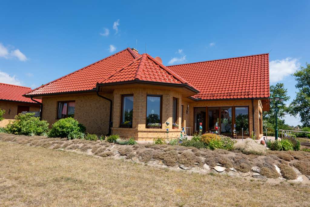 Immobilie in Grünow - ☆ ☆ ☆ ☆ ☆ Einfamiienhaus am See, großzügig und luxuriös, unweit von Prenzlau ☆ ☆ ☆ ☆ ☆ - Bild 2