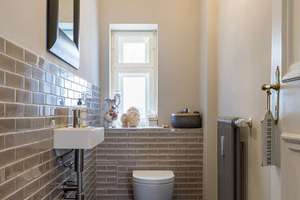 Atemberaubend modernisiertes 4-Zimmer-Altbaujuwel mit stylischem Flair und Balkon – Die vollständige Adresse der Immobilie erhältst du vom Anbieter., 80333 Augustenstraße, München – Vorschaubild 11