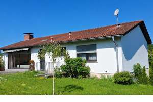 Charmantes, freistehendes Einfamilienhaus mit schönem Grundstück