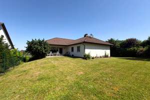 Bungalow mit schönem Garten und Doppelgarage in ruhiger Lage von Niederfüllbach – Die vollständige Adresse der Immobilie erhältst du vom Anbieter., 96489 Niederfüllbach – Vorschaubild 7