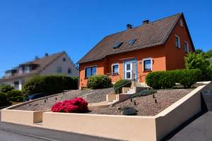 Einziehen und wohlfühlen – Familienhaus mit Pool und großem Sonnengrundstück – Die vollständige Adresse der Immobilie erhältst du vom Anbieter., 42369 Ronsdorf, Wuppertal – Vorschaubild 1