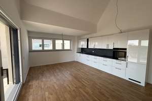 Helle 3-Zimmer-Dachgeschosswohnung im Neubau in Ulm-Lehr – inklusive moderner Einbauküche – Straubstraße 10/2, 89081 Lehr, Ulm – Vorschaubild 2