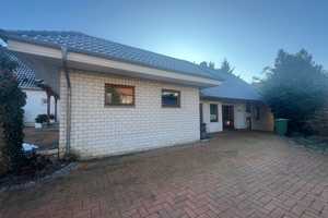 Ihr neues Zuhause in Helmstedt. Exklusives 1-FH mit Garage, Garten, Kamin, Sauna uvm. – Helmstedt (Kreis) – Vorschaubild 1