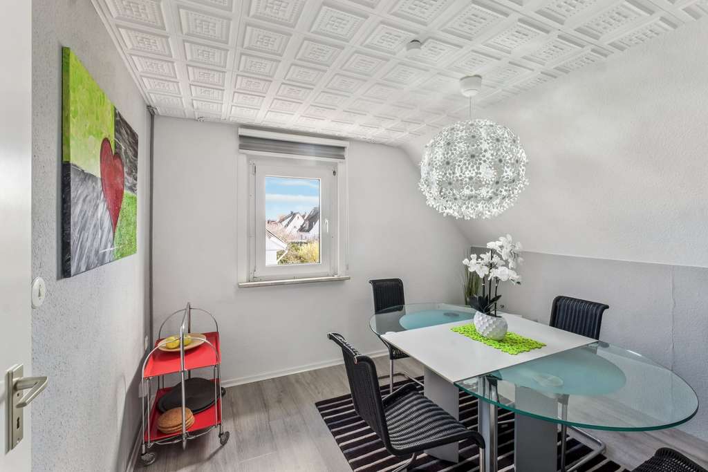 Immobilie in Leingarten - Attraktives Mehrfamilienhaus mit Bauplatzreserve in Top-Lage - Bild 1