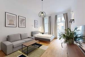 Brüsseler Kiez: Stilvolle 3-Zimmer-Wohnung mit Loggia – Einzug in einem Jahr