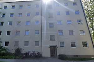 Familienglück - kernsanierte 3-Zimmer mit Einbauküche! – Volmstr. 24, 81241 Pasing, München – Vorschaubild 1
