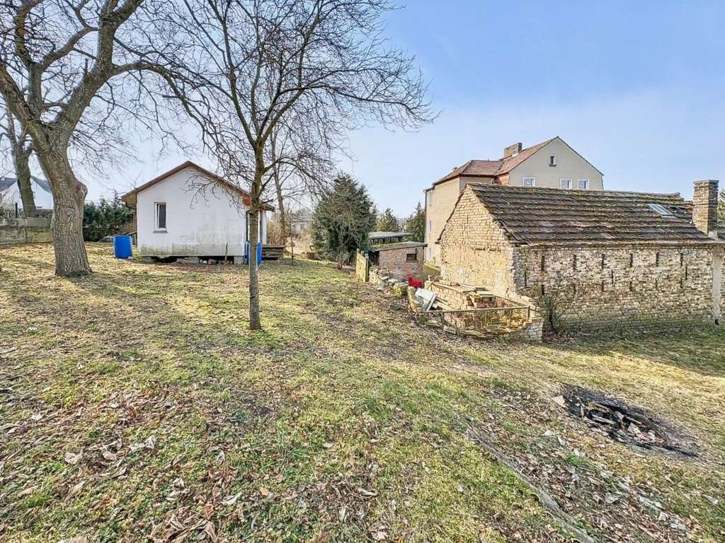 Immobilie in Rüdersdorf bei Berlin - Mehrfamilienhaus mit Sanierungspotenzial auf großem Grundstück in attraktiver Lage von Rüdersdorf - Bild 3
