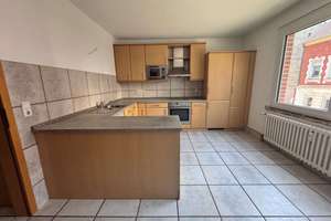 Gut aufgeteilte 2,5 Raum Wohnung mit Balkon und Einbauküche