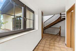 Großzügiges Einfamilienhaus mit Gewerbeoption in Neu-Anspach – 9 Zimmer, Balkon, Weitblick & Sauna – Die vollständige Adresse der Immobilie erhältst du vom Anbieter., 61267 Neu-Anspach – Vorschaubild 13