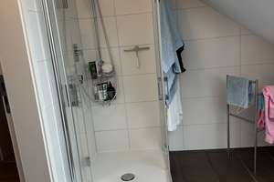 Nähe Simmerleinplatz: Neuwertige, helle XXL-DHH gehobene Ausstattung KFW70-Standard, mit Einbauküche – Warschauer Str. 22 a, 80992 Moosach-Bahnhof, München – Vorschaubild 41