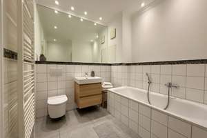 Stilvoller Altbau im 3. OG: Lichtdurchflutet, renoviert & mit Balkon zum ruhigen Innenhof – Die vollständige Adresse der Immobilie erhältst du vom Anbieter., 10115 Mitte (Ortsteil), Berlin – Vorschaubild 6