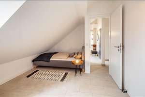 Möbliert: Nähe Schlosspark: Exklusive Dachgeschosswohnung – Die vollständige Adresse der Immobilie erhältst du vom Anbieter., 80639 Nymphenburg, München – Vorschaubild 5
