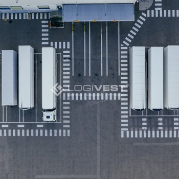 Entstehende Lager- und Produktionsstätte nahe dem BMW-Werk an der A92!