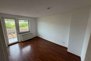Frisch renovierte 3,5 Zimmer Wohnung in Top Lage - inkl. Balkon!