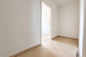 Bezugsfreie 4-Zimmer-Wohnung mit Balkon und Stellplatz in Magdeburg – Die vollständige Adresse der Immobilie erhältst du vom Anbieter., 39126 Rothensee, Magdeburg – Vorschaubild 3