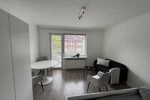 Helles, teilmöbliertes 1-Zi.-Apartment mit Balkon in Barmbek-Süd – Heitmannstraße 46a, 22083 Hamburg – Vorschaubild 1
