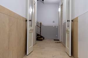 lichtdurchflutete 2-Zimmer-Erdgeschoss-Wohnung im generalsanierten denkmalgeschützten Altbau – Artilleriestraße 11, 80636 Dom Pedro, München – Vorschaubild 2