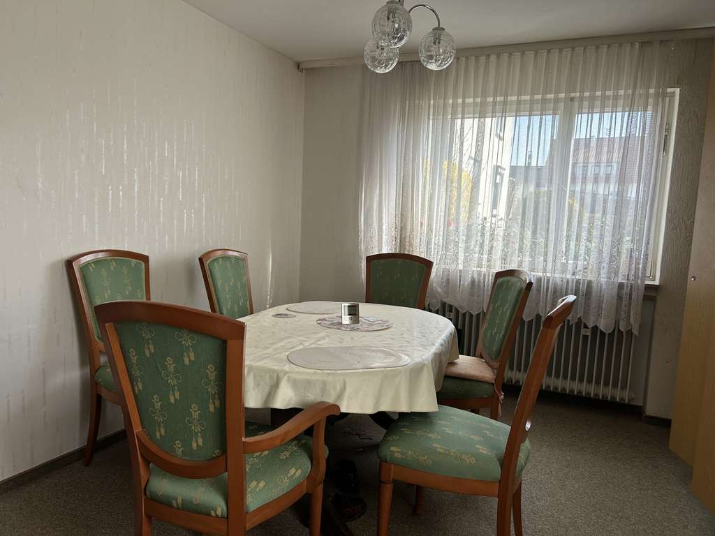 Immobilie in Gomaringen - Schönes, vielfältiges Zweifamilienhaus in toller Lage von Gomaringen - Bild 2