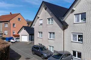 DHH mit Einliegerwohnung, Balkon & Terrasse - viel Platz für Ihre Familie – Die vollständige Adresse der Immobilie erhältst du vom Anbieter., 33184 Altenbeken – Vorschaubild 2