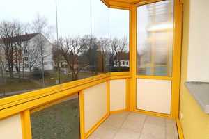 Verlängern Sie Ihre Freiluftsaison! 2 Zimmer mit verglastem Balkon – Kochstraße 56, 9116 Chemnitz – Vorschaubild 3
